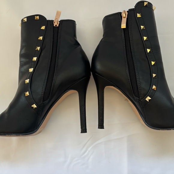 Catherine Malandrino Black Studded Ankle Boots Gold Studs Size 6.5 M - Picture 16 of 16
